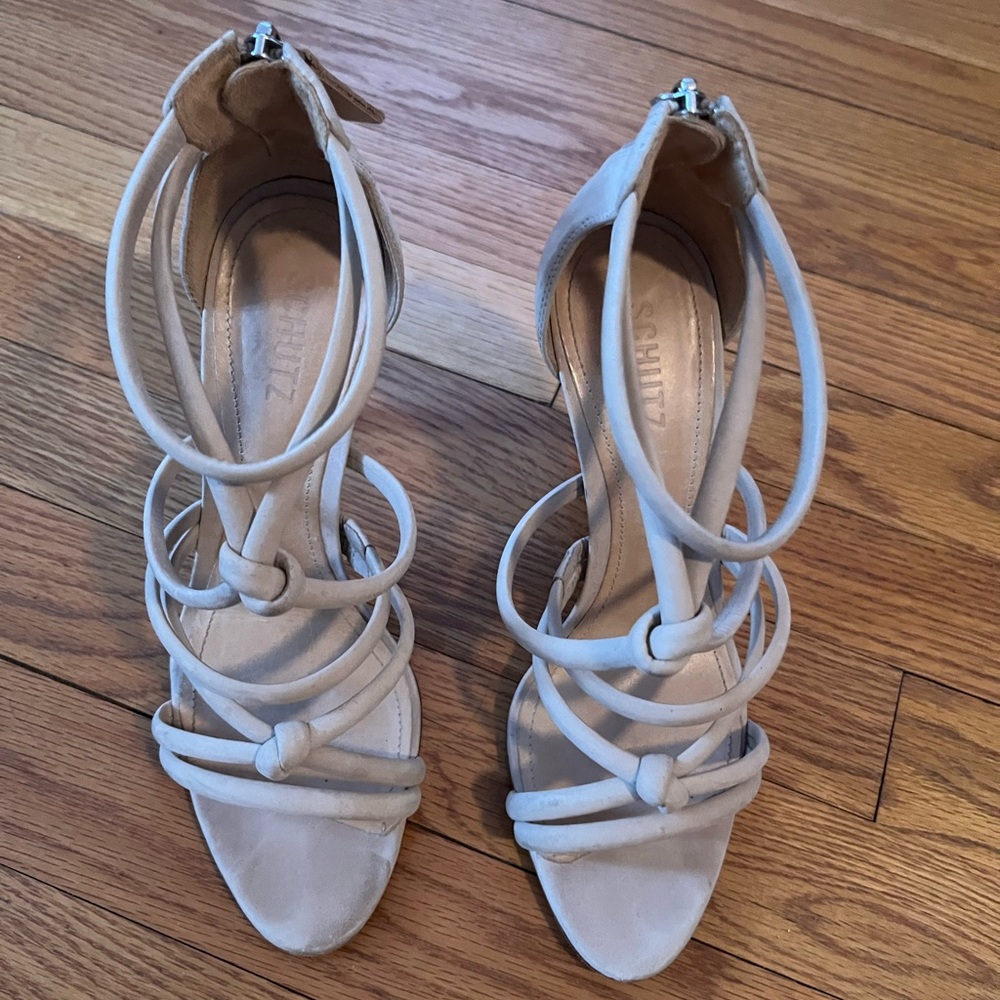 Schutz pumps